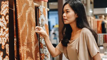Pasar melemah diakibatkan daya beli menurun hingga menyebabkan penurunan omzet secara drastis.