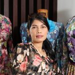 Di tengah arus deras tren global, April Widya hadir membawa angin segar dalam dunia mode Indonesia di ranah kebaya kembang yang khas.