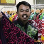 Komunitas Batik Bekasi melestarikan budaya lokal lewat batik khas Bekasi, edukasi, pelatihan, dan pemberdayaan pengrajin serta generasi muda.