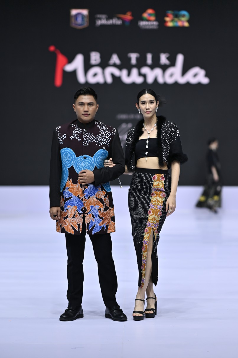 Batik Marunda tampil memikat di Indonesia Fashion Week 2025, bawa pesona pesisir Jakarta dan semangat budaya urban yang autentik.