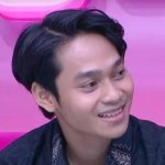 Rafi Shidqi, host batik terganteng di Tik Tok, merepresentasikan personal branding dan produk kini saling berkaitan.