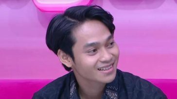 Rafi Shidqi, host batik terganteng di Tik Tok, merepresentasikan personal branding dan produk kini saling berkaitan.