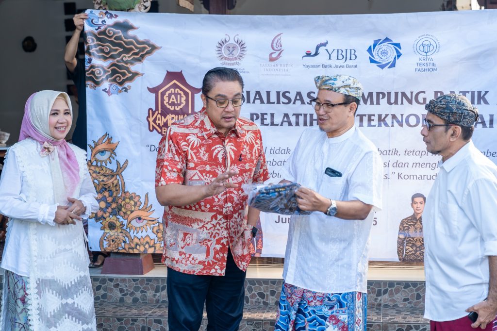 Komarudin Kudiya ingin memadukan tradisi dan teknologi AI untuk melahirkan generasi baru perajin batik kreatif dan adaptif.