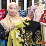 Batik Sri Bekasi, pelopor batik khas Bekasi sejak 2015, mengangkat budaya lokal lewat motif unik dan pewarnaan ramah lingkungan.