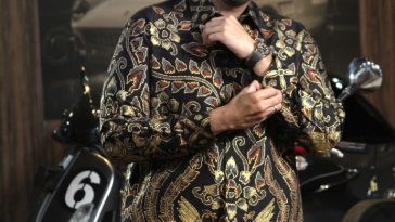 Alfi Sofran menyebut ada kesamaan unik antara batik dan supercar: simbol seni, identitas, dan investasi bernilai tinggi yang mencerminkan gaya dan karakter.