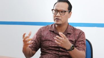Agus Supriyono, Marketing Communication Coordinator Waringin Hospitality Hotel Group, bicara tentang profesinya dan batik.
