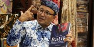 Komarudin Kudiya memunculkan Batik AI sebagai inovasi batik dan menjawab tantangan zaman dengan pendekatan perilaku generasi terkini.
