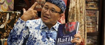 Komarudin Kudiya memunculkan Batik AI sebagai inovasi batik dan menjawab tantangan zaman dengan pendekatan perilaku generasi terkini.