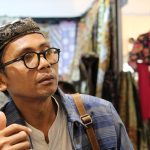 Abdul Syukur, pembatik muda, berjuang menjaga makna batik sebagai warisan budaya penuh filosofi di tengah arus pasar yang instan.