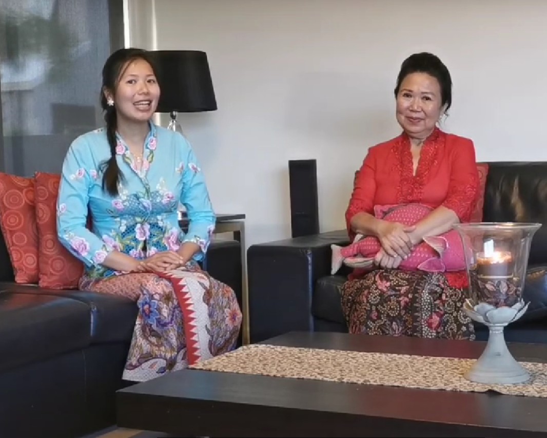 Dari koleksi pribadi hingga jadi jembatan budaya, kisah Ibu Nani Djojo pemilik Ageng Batik menghidupkan batik tulis di tengah era digital.