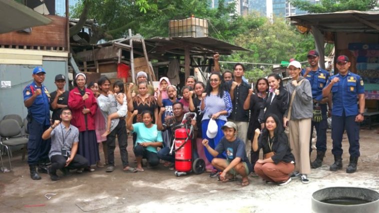 Archipelago latih warga Kampung Gasong cegah kebakaran dan donasikan alat pemadam api sebagai wujud kepedulian sosial dan lingkungan.