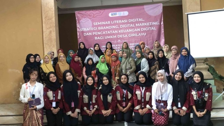 Mahasiswa UNS gelar seminar dan inovasi digital untuk UMKM batik Girilayu, dorong branding, pemasaran, dan pencatatan keuangan digital.