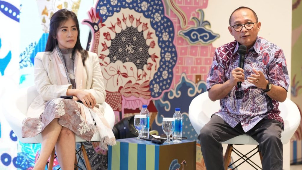 Generasi muda dorong transformasi batik jadi simbol gaya hidup berkelanjutan, lewat inovasi, digitalisasi, dan pelestarian budaya.