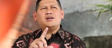 Perjalanan dokter TNI dari cita-cita penerbang, misi di medan konflik, hingga menemukan keseimbangan hidup dan filosofi batik.