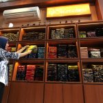 Batik Martadireja Martadireja menawarkan katalog batik yang mengombinasikan motif tradisional Banyumasan dengan potongan dan warna yang mengikuti tren modern. Selain kain, mereka sering menyediakan layanan jahit dan konsultasi desain untuk pelanggan yang menginginkan batik custom. Alamat: Jl. Martadireja II No.259, Purwokerto Wetan, Kec. Purwokerto Tim., Kabupaten Banyumas, Jawa Tengah 53111