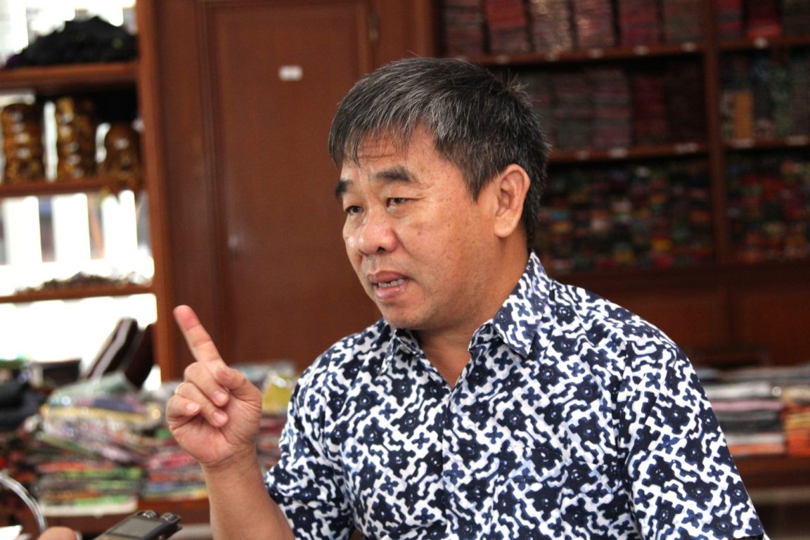 Slamet Hadipriyanto - pengelola generasi ketiga Batik Hadipriyanto - menyalakan kembali semangat yang diwariskan keluarganya sejak sebelum kemerdekaan