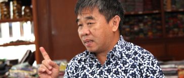 Slamet Hadipriyanto - pengelola generasi ketiga Batik Hadipriyanto - menyalakan kembali semangat yang diwariskan keluarganya sejak sebelum kemerdekaan