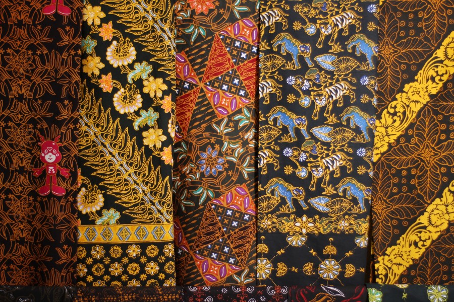 Ragam motif Batik Bogor yang diproduksi di Kampung Batik Cibuluh milik Batik Pancawati