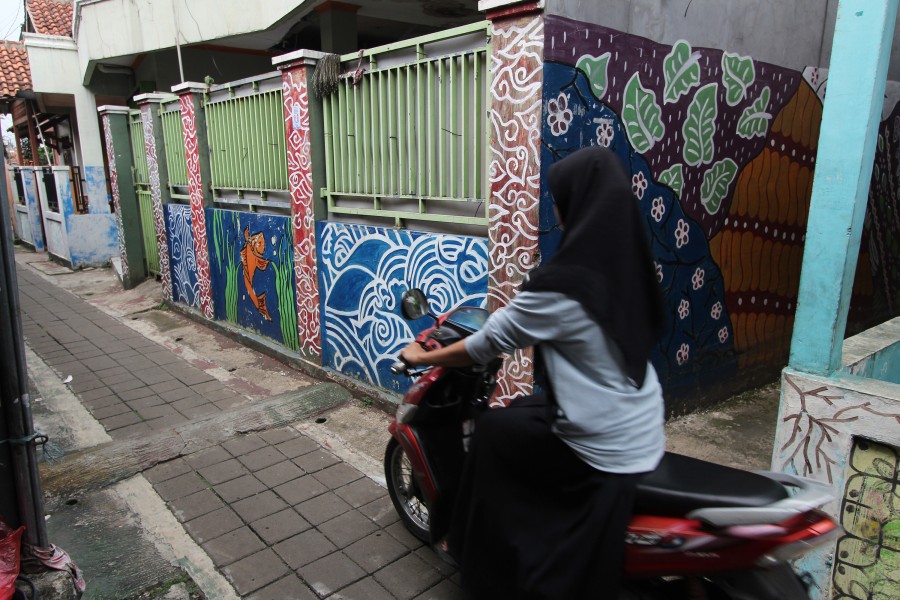 Mural batik di Kampung Batik Cibuluh