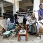 Daya beli batik diperdebatkan: pemerintah optimis lewat ekspor & inovasi, sementara pengusaha batik hadapi penurunan nyata di lapangan.