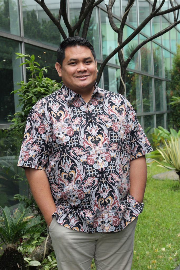 Melvin Jonathan Kindangen, General Manager Combo hotel ternama, bicara kepemimpinan, disiplin, filosofi hidup, dan batik.