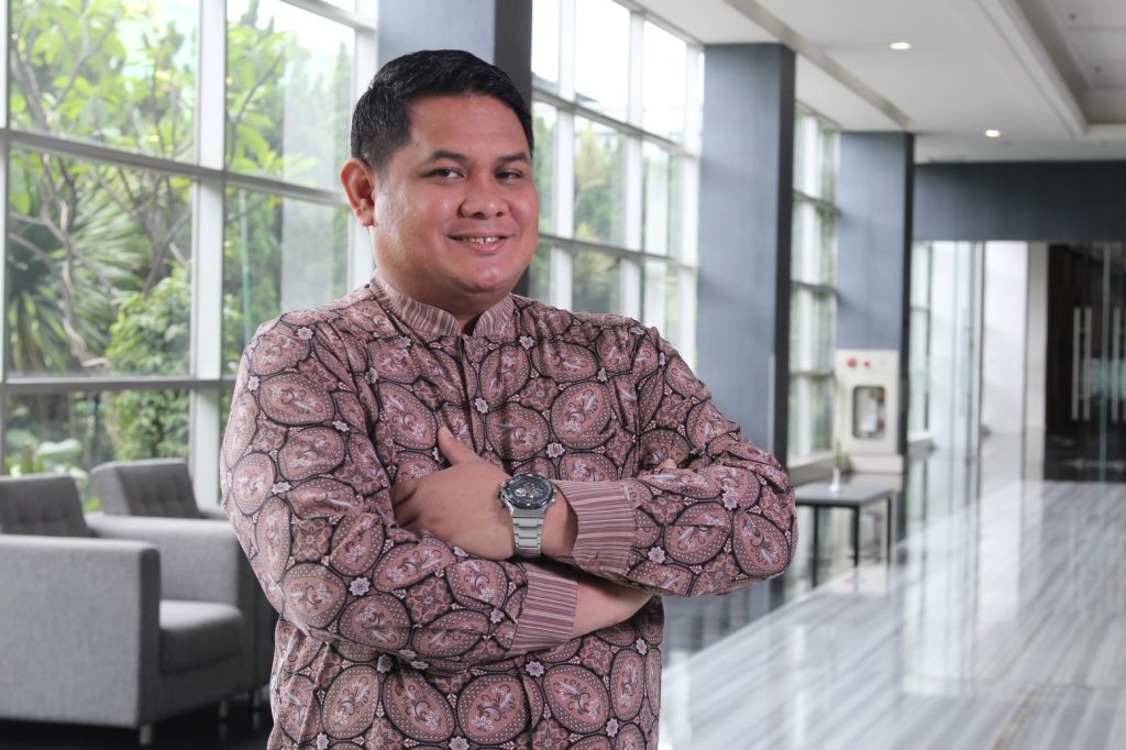 Melvin Jonathan Kindangen, General Manager Combo hotel ternama, bicara kepemimpinan, disiplin, filosofi hidup, dan batik.