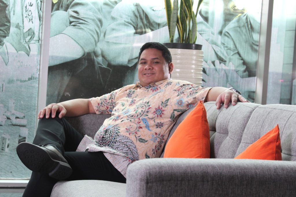 Melvin Jonathan Kindangen, General Manager Combo hotel ternama, bicara kepemimpinan, disiplin, filosofi hidup, dan batik.