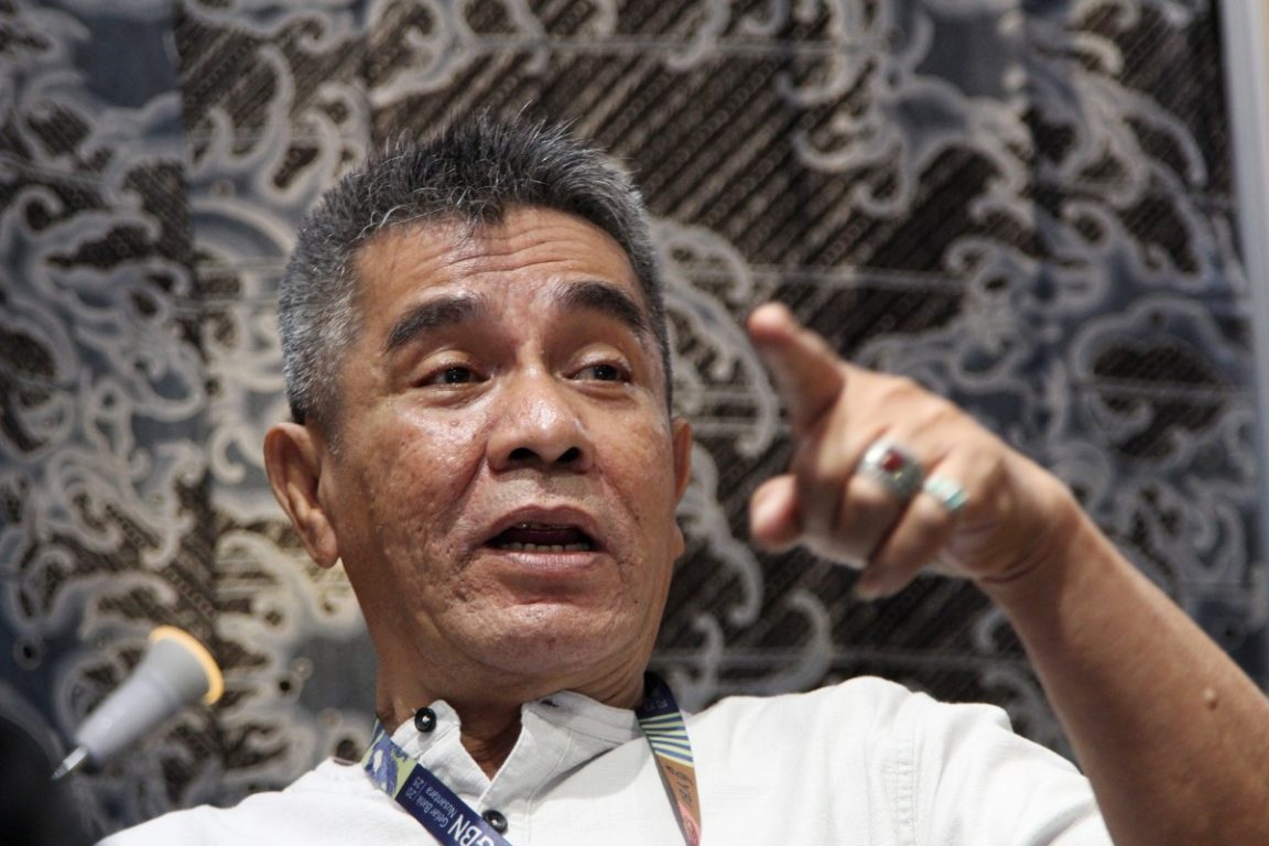 Dudung Aliesyahbana mengungkapkan perihal tradisi dan inovasi batik untuk membuka ruang teknologi, dan menggugah kesadaran generasi baru.