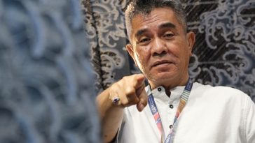 Dudung Aliesyahbana maknai batik sebagai refleksi spiritual, warisan budaya, dan medium kontemplasi yang relevan di era digital.