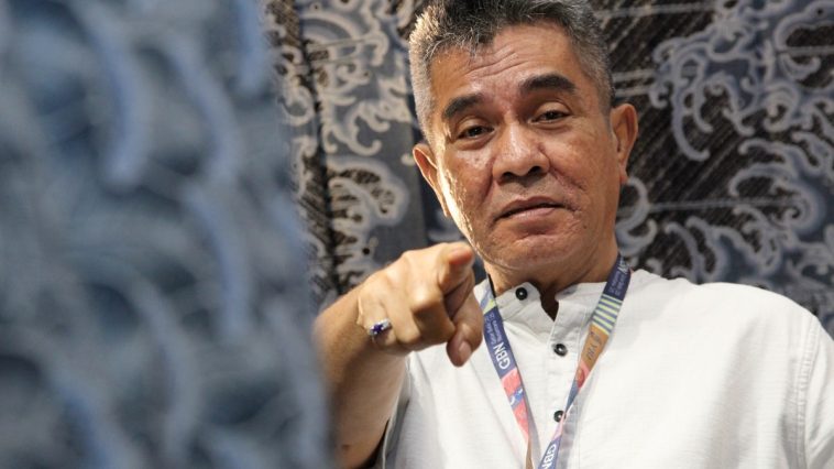 Dudung Aliesyahbana maknai batik sebagai refleksi spiritual, warisan budaya, dan medium kontemplasi yang relevan di era digital.