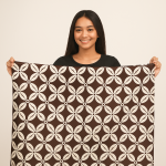 Batik Kawung lahir dari Jawa sejak abad ke-13. Motifnya sederhana tapi sarat makna: kesucian, keseimbangan, dan filosofi hidup harmonis.