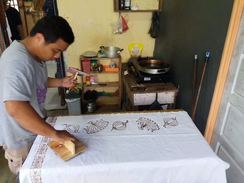 Transformasi Deli Serdang, Singkawang, dan DIY jadi contoh membangun kampung batik yang produktif, edukatif, dan berdaya ekonomi.