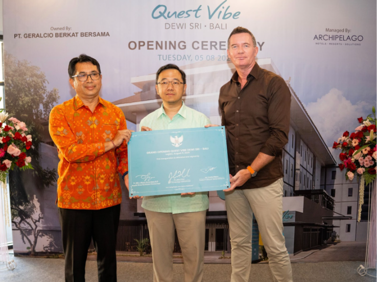 Kiri ke Kanan: Kepala Dinas Pariwisata Provinsi Bali Bapak I Wayan Sumarajaya, Pemilik PT Geralcio Berkat Bersama Bapak Freddy Wijaya, CEO Archipelago Bapak John Flood