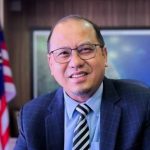 Ahmad Amzad minta maaf usai salah sebut batik Anwar Ibrahim buatan Indonesia. Desainer pastikan itu batik Malaysia asli.