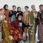 Batik Ulin Gaya Mada karya Yuli Eka angkat identitas Berau dengan inovasi, ecoprint, dan pewarna alami kayu ulin berdaya saing global.