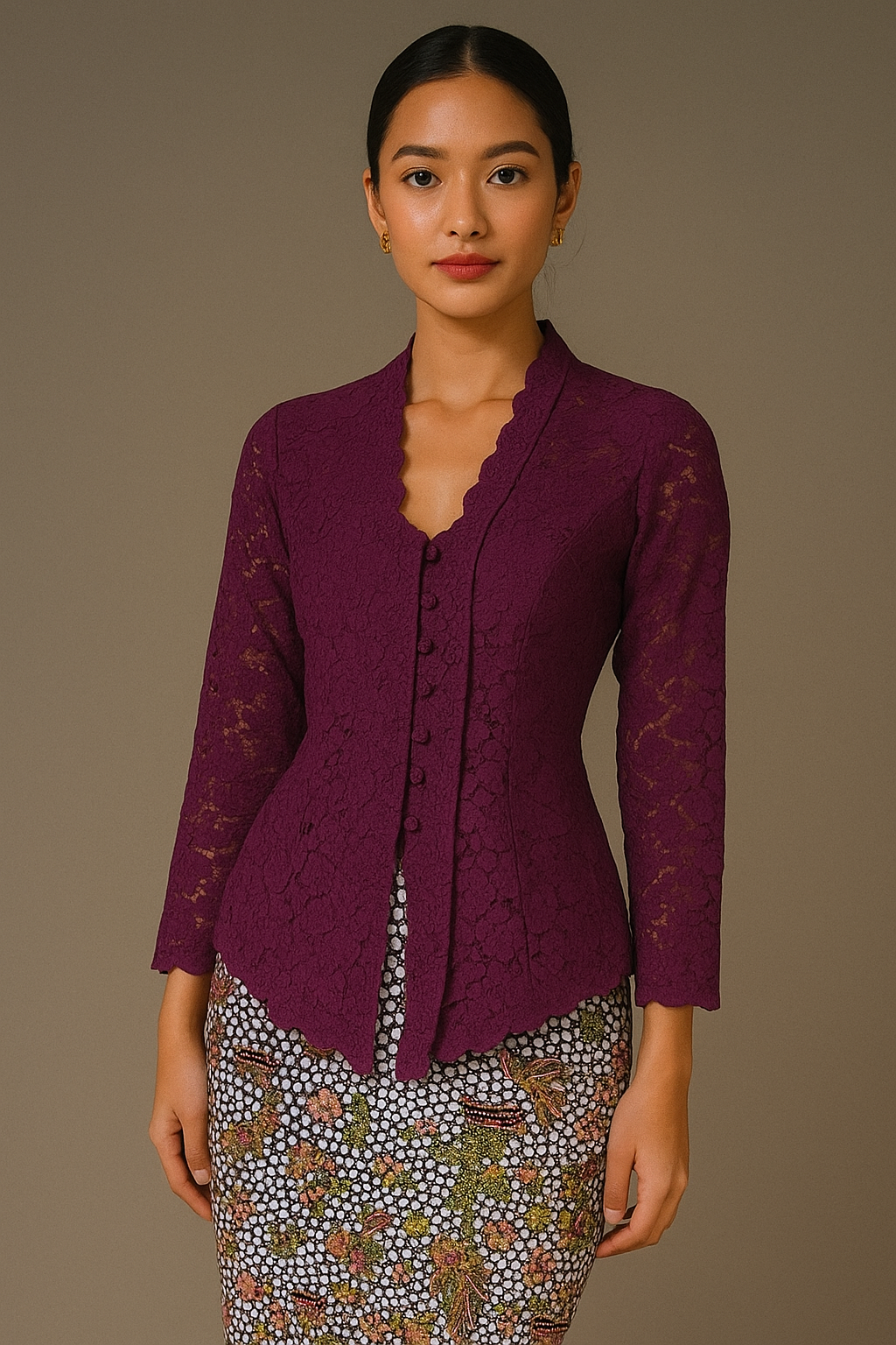 Batik Lasem motif Watu Kricak melambangkan keteguhan, kesabaran, dan kerendahan hati. Filosofi sederhana namun sarat makna kehidupan.