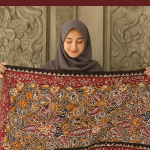 Motif Batik Lasem Kendoro Kendiri sarat makna sosial, simbol relasi, dan akulturasi budaya Jawa-Tionghoa yang harmonis.