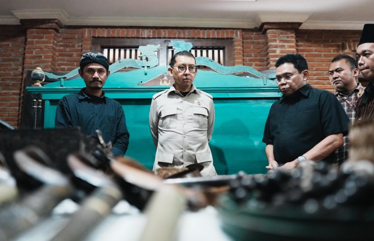 Menbud Fadli Zon kunjungi museum di Banyumas dan Cilacap, tekankan pentingnya konservasi pusaka dan pelestarian sejarah tokoh bangsa.