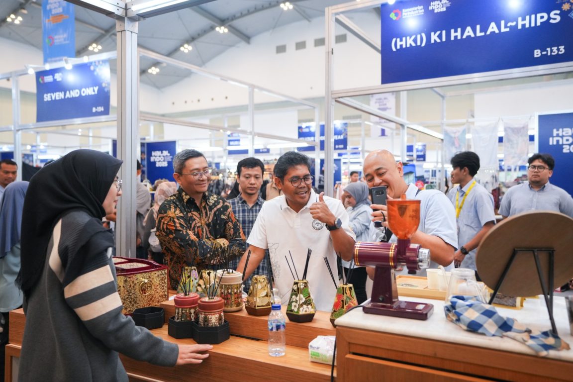 Halal Indo 2025 catat transaksi Rp7,7 M & potensi investasi Rp7,2 T, bukti kesiapan industri halal RI bersaing di pasar global.