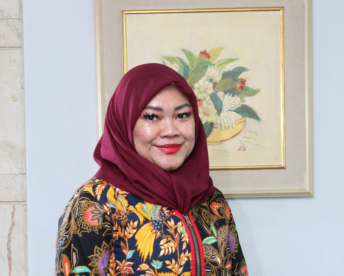 Novida Anggraini, akademisi & pengusaha Batik Madura, pimpin DPC IWAPI Jaktim. Dorong UMKM perempuan berdaya lewat digitalisasi & ekspor.