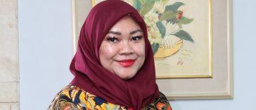 Novida Anggraini, akademisi & pengusaha Batik Madura, pimpin DPC IWAPI Jaktim. Dorong UMKM perempuan berdaya lewat digitalisasi & ekspor.