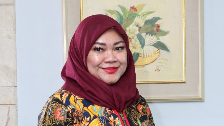 Novida Anggraini, akademisi & pengusaha Batik Madura, pimpin DPC IWAPI Jaktim. Dorong UMKM perempuan berdaya lewat digitalisasi & ekspor.