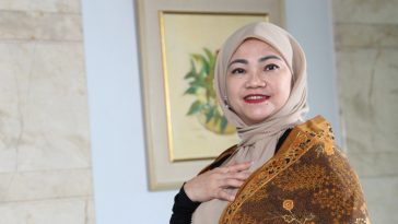 Elvira Zahrina, pemilik Travelxplore.id dan Wakil Ketua IWAPI Jaktim, bawa semangat kolaborasi, UMKM, dan batik ke level global.