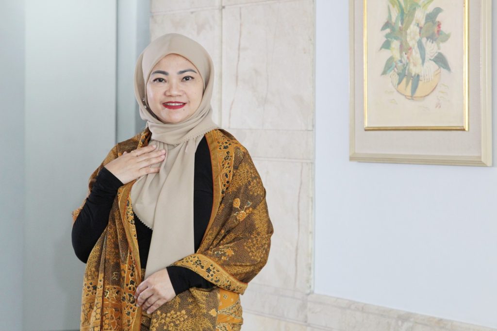 Elvira Zahrina, pemilik TravelExplorer.id dan Wakil Ketua IWAPI Jaktim, bawa semangat kolaborasi, UMKM, dan batik ke level global.