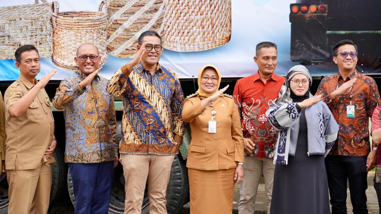 UMKM Kebumen ekspor perdana kerajinan serat alam ke AS senilai Rp937 juta, bukti daya saing global dan dukungan Kemendag serta daerah.