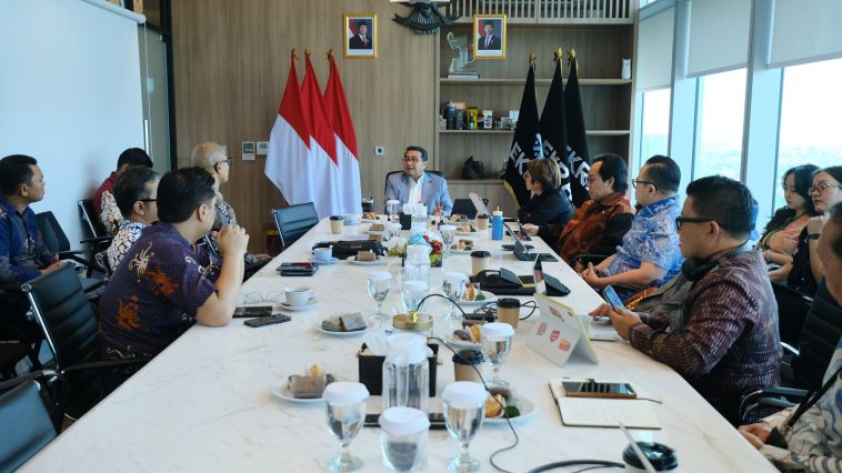 Menteri Ekonomi Kreatif dukung LMKN perkuat tata kelola royalti musik berbasis digital, pastikan kesejahteraan pemilik hak musik Indonesia.