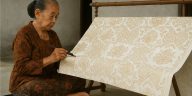 Pelajari teknik batik tulis, cap, dan cap-tenun beserta proses pewarnaannya sebagai warisan budaya Indonesia yang bernilai.