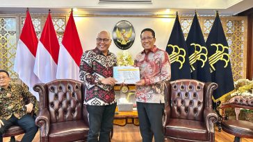 PWI resmi kembali terdaftar di Kemenkum RI dengan AHU 2025. Proses digital cepat, pengurus baru siap satukan wartawan se-Indonesia.