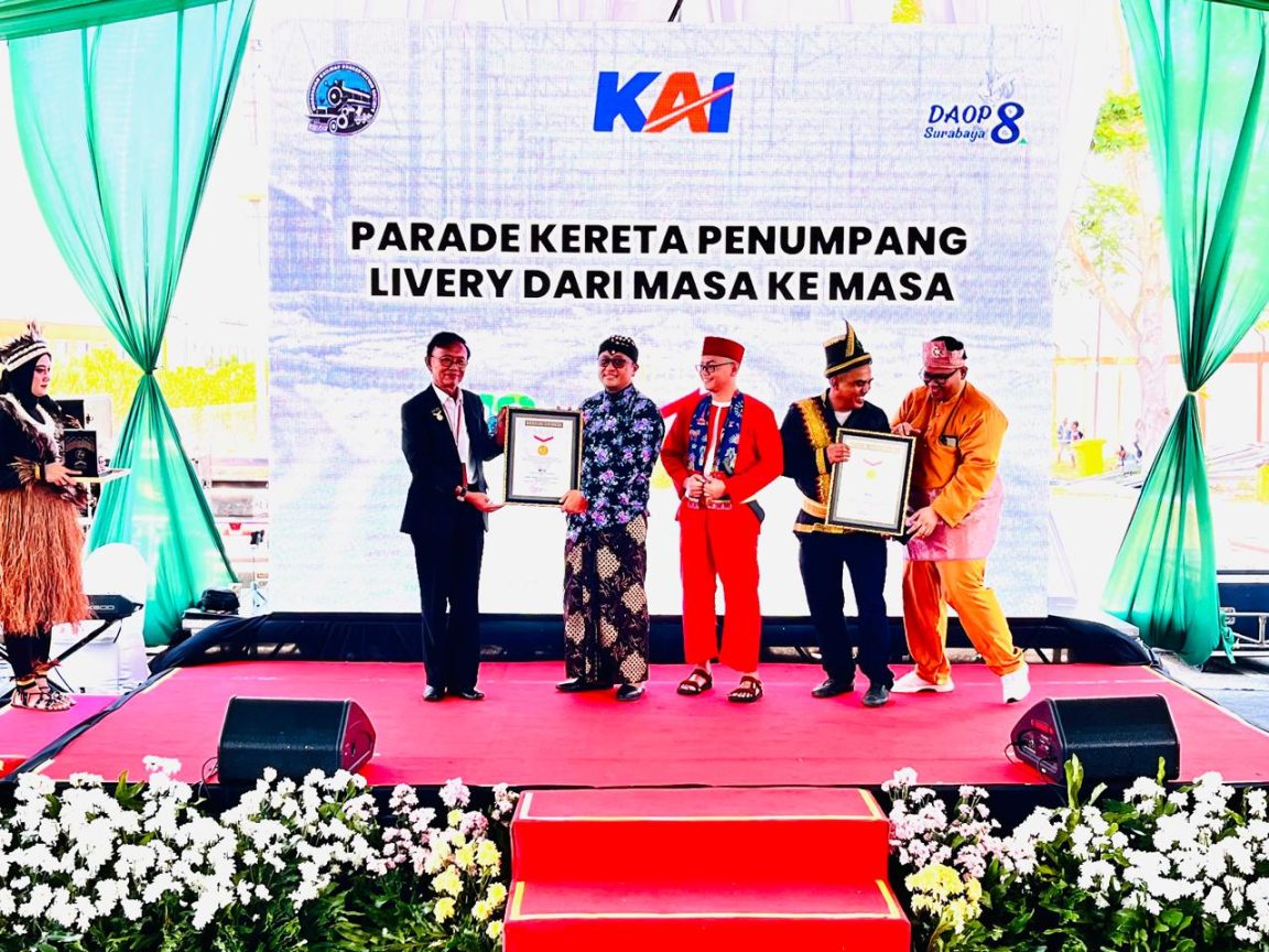 KAI rayakan HUT ke-80 dengan inovasi New Generation, Whoosh, LRT Jabodebek, dan Parade Livery pecahkan rekor MURI di Surabaya.