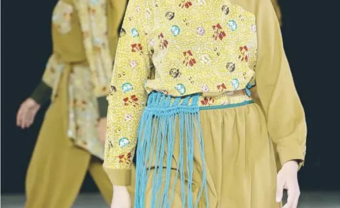Fashion Nation XIX hadirkan sembilan desainer tampilkan batik, tenun, dan kebaya modern, rayakan warisan budaya di panggung mode.